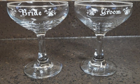 Vtg Bride & Groom Engraved Wedding Champagne Toast Glasses Set Footed Stem Clear