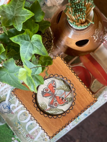 Vintage Hand Carved Wood Box w/ Inset Butterfly 🦋 in English Woven Silk of Butterfl