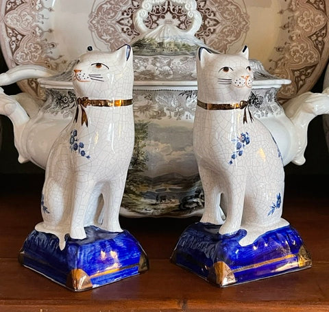 Vintage Pair Blue & White Chinoiserie Floral English Transferware Staffordshire Mantle Cats w/ Bows RARE