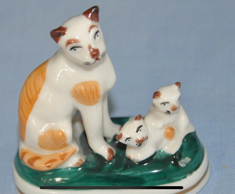 Mini Tan & White Staffordshire Chelsea Style Samson Cats Figurines on Green Base