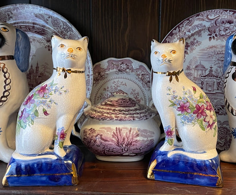 HTF Pair Periwinkle Blue & Purple Flowers Chintz English Transferware Staffordshire Mantle Cats w/ Bows RARE