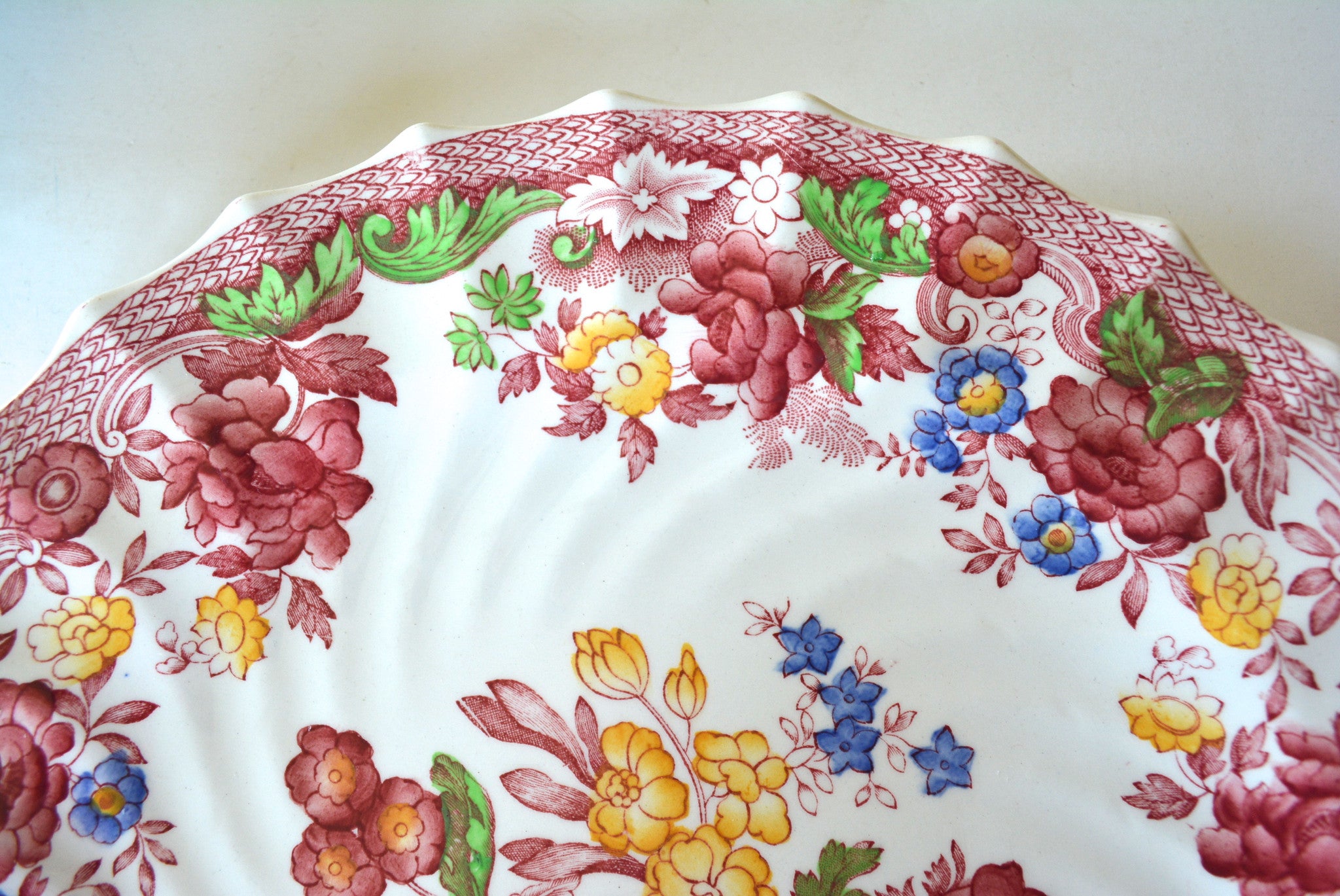 Spode Copeland Polychrome Red Transferware Dinner Plate with a Profusi